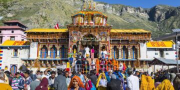 बद्रीनाथ मंदिर की छत पर लगेगी चांदी की परत