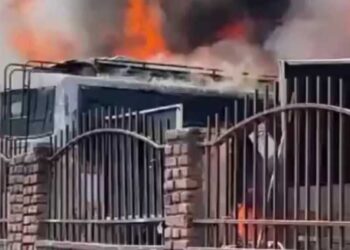 ऋषिकेश बस अड्डे में लगी भीषण आग, मची अफरा तफरी