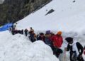 13 साल बाद हुआ ऐसा,जून के महीने में भी आठ फीट बर्फ के आगोश में समाया हेमकुंड साहिब