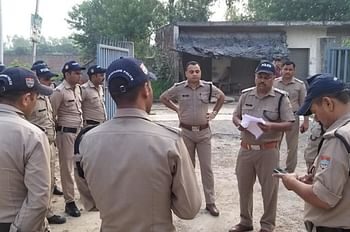 गुड्डू बनकर दो सगी को बहनों को प्रेमजाल में फंसाया, युवतियों को भगाकर ले जाते समय पकड़ में आया नवाब