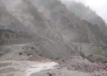 बद्रीनाथ राजमार्ग सिरोबगड़ में चल रहा अवरुद्ध,मलबा हटाने का कार्य जारी