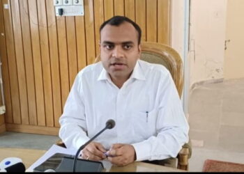 टिहरी के नये डीएम मयूर दीक्षित ने संभाला कार्यभार,कहा केंद्र व राज्य सरकार की योजनाओं को गाँव-गाँव तक पहुंचाना प्रथम प्राथमिकता