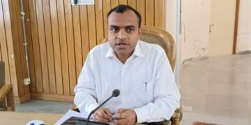 टिहरी के नये डीएम मयूर दीक्षित ने संभाला कार्यभार,कहा केंद्र व राज्य सरकार की योजनाओं को गाँव-गाँव तक पहुंचाना प्रथम प्राथमिकता