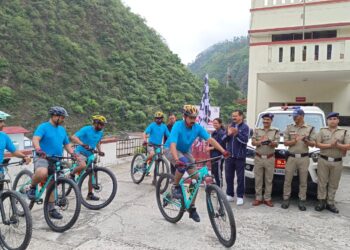 नेहरू पर्वतारोहण संस्थान का “माउन्टेन टैरेन बाइकिंग”अभियान दल पहुंचा रुद्रप्रयाग,एसपी ने स्वागत कर अगले पड़ाव के लिए किया रवाना