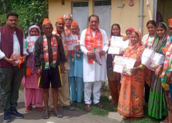 घर-घर महाजनसंपर्क अभियान को लेकर  विधायक ने किया क्षेत्र भ्रमण, जनकल्याणकारी योजनाओं की दी जानकारी, जनता की समस्याओं को भी सुना..