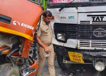 रोडवेज बस और कैंटर की टक्कर,यहां पर हुआ हादसा