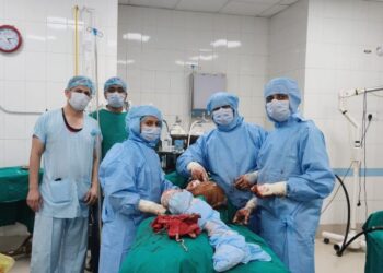 जिला चिकित्सालय गोपेश्वर में 85 वर्षीय व्यक्ति का कूल्हे की हड्डी का हुआ सफल ऑपरेशन