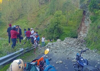 भूस्खलन की चपेट मे आने से कांवड़ यात्री की मौत, एक घायल