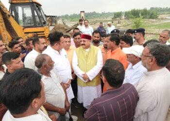 भारी बारिश से इस बैराज का गेट टूटा, मंत्री महाराज बोले,“कोई खतरा नहीं”