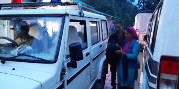 प्रसव वेदना से करहाती महिला के लिए ‘देवदूत’ बनकर पहुँची फाटा पुलिस