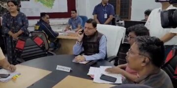 देर रात सीएम पहुंचे आपदा प्रबंधन कार्यालय,कहा आपदा के दौरान लापरवाही बरतने वाले अधिकारियों पर होगी ठोस कार्रवाई:धामी