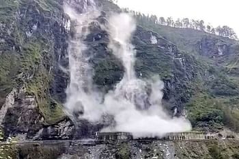 पातालगंगा और छिनका में हुआ भारी भूस्खलन, हाईवे बंद होने से जगह-जगह फंसे 7000 तीर्थयात्री