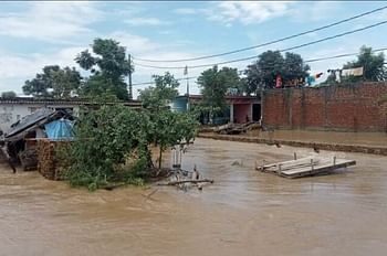 लक्सर और खानपुर में अब तक तीन की मौत, हेलिकॉप्टर से भेजी गई सामग्री, बचाव के लिए 16 टीमें तैनात