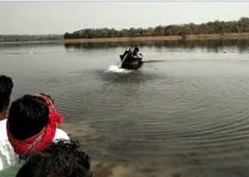 यहाँ नहर में डूबा युवक