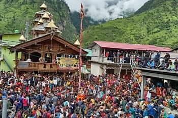 धूमधाम से मनाया समेश्वर देवता का मेला, ग्रामीणों ने देव डोलियों के साथ किया रासौं-तांदी नृत्य