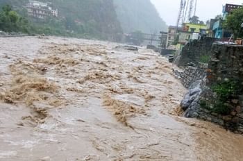 भारी बारिश के चलते कल नैनीताल में बंद रहेंगे सभी स्कूल, डीएम ने जारी किए आदेश