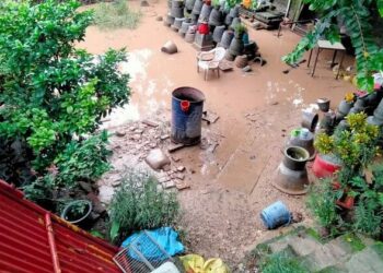 कोटद्वार में बाढ़ जैसे हालात, उफनाए नदी-नालों ने मचाई तबाही, सामान छोड़ घरों से भागे लोग