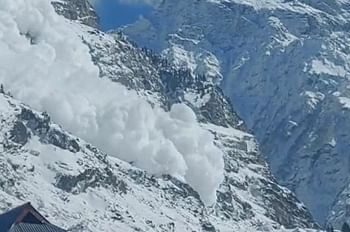 भागीरथी-2 चोटी आरोहण के दौरान एवलांच की चपेट में आकर हेल्पर की मौत,दल ने बर्फ से निकाला शव