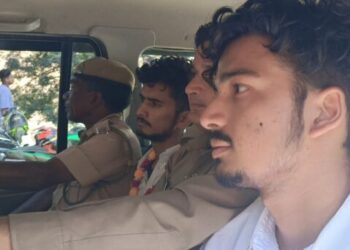 पांचवे दिन अनशन स्थल से छात्र संघ अध्यक्ष गौरव को जबरन उठाकर अस्पताल  में कराया गया भर्ती