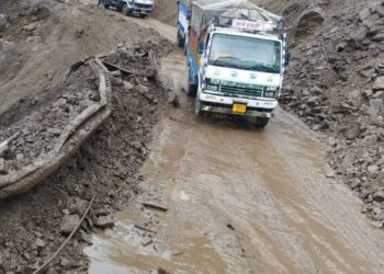 77 घंटों की भारी मशक्कत के बाद यातायात के लिए खुल पाया ऋषिकेश-गंगोत्री राष्ट्रीय राजमार्ग