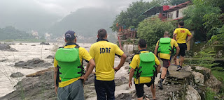 गंगा में बही गुजरात की महिला!!