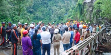 आपदाग्रस्त क्षेत्र को मिले विशेष पैकेज:शैलारानी।आयुक्त गढ़वाल,आपदा सचिव और केदारनाथ विधायक ने गौरीकुण्ड हादसे का लिया स्थलीय निरीक्षण