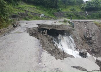 केदारनाथ राष्ट्रीय राजमार्ग नारायणकोटी देवीधार में 40 मीटर वाशआउट, केदारनाथ धाम की आवाजाही ठप