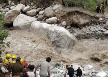 मदमहेश्वर घाटी में फंसे लोगों का रेस्क्यू जारी:हेलीकॉप्टर और मैनुअल तरीके से अब तक निकाले गये 120 श्रद्धालु