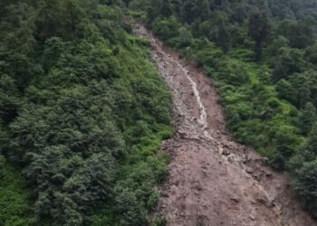 दुःखद:गौरीकुंड हेलीपैड के समीप आया भूस्खलन,तीन बच्चे दबे,दो की मौत