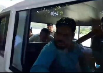 बेरोजगार संगठन अध्यक्ष बॉबी पँवार के बागेश्वर पहुंचते ही पुलिस ने किया गिरफ्तार..