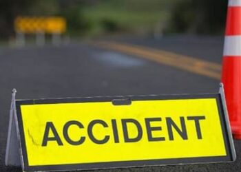 यहाँ खाई में गिरी कार,दो युवकों की मौत, घर में पसरा मातम