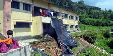 भू-धंसाव से खतरे में आया पीजी कॉलेज का छात्रावास, भवन का आंगन ध्वस्त, छात्र किए शिफ्ट