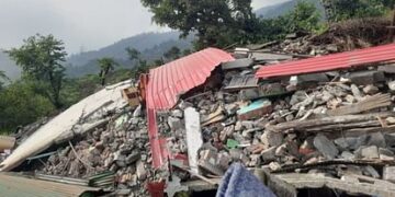 जाखन गांव में भारी भूस्खलन की चपेट में आकर जमींदोज हुए कई मकान, खतरे में सरकारी स्कूल