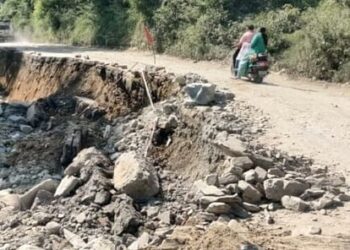 भू-धंसाव के कारण गंगोत्री हाईवे का 50 मीटर हिस्सा क्षतिग्रस्त, पुलिस ने बंद करवाई आवाजाही