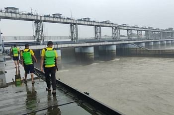 रामझूला पुल के पास गंगा में बहा हरियाणा का पयर्टक,तलाश में जुटी एसडीआरएफ