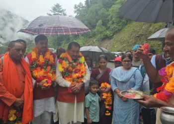 सड़क मार्ग से जुड़ेगा दूरस्थ क्षेत्र पूर्वी बांगर का राजकीय इंटर कॉलेज घँघासू, विधायक चौधरी एवं जिपंअ अमरदेई शाह ने किया भूमि पूजन