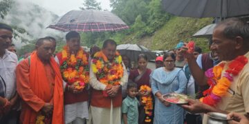 सड़क मार्ग से जुड़ेगा दूरस्थ क्षेत्र पूर्वी बांगर का राजकीय इंटर कॉलेज घँघासू, विधायक चौधरी एवं जिपंअ अमरदेई शाह ने किया भूमि पूजन