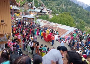 उत्तराखंड में समृद्ध विरासत संजोए “बुढ़ेरों” का जीवंत त्यौहार “सेलकू”, देशी-विदेशी पर्यटकों को दिखे ‘वाईब्रेंट विलेज‘ की जीवंतता के दर्शन