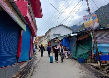युवकों के साथ कहासुनी में दुकानदार ने लाइसेंसी पिस्टल से झोंके फायर, विरोध में धाम में बाजार बंद