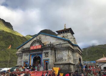 केदारनाथ यात्रा:बढ़ती भीड़ को देखते गर्भ गृह के दर्शन बंद, तीर्थ पुरोहित समाज ने जताई आपत्ति