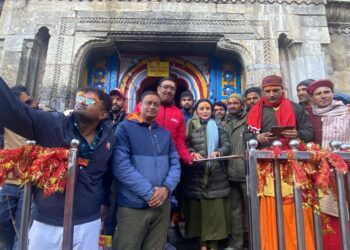 बॉलीवुड अभिनेत्री रानी मुखर्जी पहुँची केदारनाथ धाम..