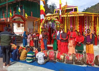 शारदीय नवरात्रों में सिद्धपीठ कालीमठ में सैकड़ों श्रद्धालु कर रहे पूजा- अर्चना