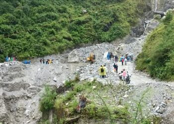 पागलनाला से बैलाकूची तक सड़क बदहाल, रास्ता मात्र 500 मीटर, पार करने में समय लग रहा एक घंटा