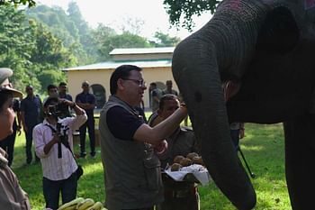 मुख्यमंत्री ने जिम कॉर्बेट टाइगर रिजर्व में की सफारी, फॉरेस्ट सुरक्षा कर्मियों का बढ़ाया हौसला