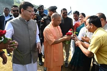 सीएम योगी का उत्तराखंड दौरा: मध्य क्षेत्रीय परिषद की बैठक के लिए पहुंचे, कार्यकर्ताओं ने किया स्वागत
