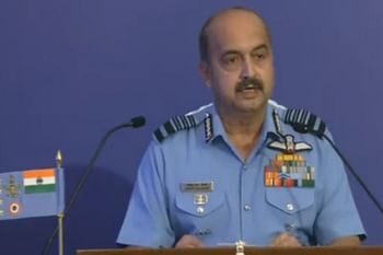 परिवार संग जोशीमठ पहुंचे एयर चीफ मार्शल, नृसिंह मंदिर में की विशेष पूजा अर्चना