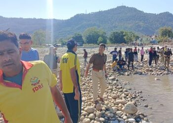 यहाँ नदी किनारे गया युवक तेज बहाव में बहा, तलाश में जुटी एसडीआरएफ