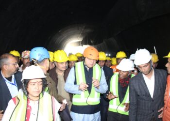 सुरंग भूस्खलन:सीएम धामी ने किया घटना स्थल का निरीक्षण