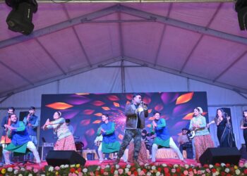 बैकुंठ चतुर्दशी मेले की दूसरी शाम रही लोक कलाकारों के नाम, तीसरे दिन आयोजित हुई विभिन्न प्रतियोगिताएं