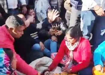 आदमखोर के आतंक पर फूटा ग्रामीणों का गुस्सा,लगाया जाम